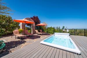 Πισίνα στο ή κοντά στο Hidden Acre Vineyard Estate