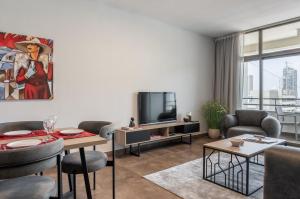 TV a/nebo společenská místnost v ubytování Santona Residence + 37 fotografií