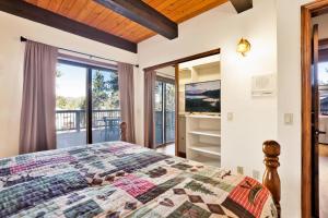 Postel nebo postele na pokoji v ubytování The Birdhouse #2529