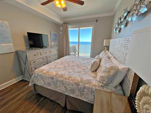 Giường trong phòng chung tại Island Royale +23 ảnh