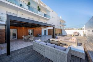 En balkon eller terrasse på TERRAZA - Exclusive Terrace, Sea View & Pool