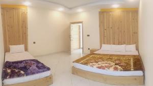 Postel nebo postele na pokoji v ubytování Ruby Lodges Upeer Neelum