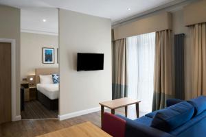 Postel nebo postele na pokoji v ubytování Four Points Flex by Sheraton Edinburgh