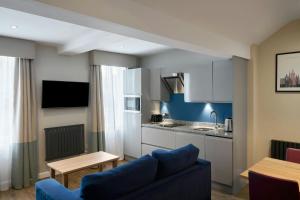Kuchyň nebo kuchyňský kout v ubytování Four Points Flex by Sheraton Edinburgh