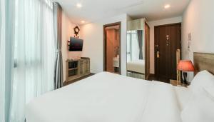 Postel nebo postele na pokoji v ubytování A25 Hotel - Hoàng Đạo Thúy 1