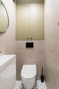 Koupelna v ubytování Osiedle Sobieskiego Comfort Apartment by BookingHost