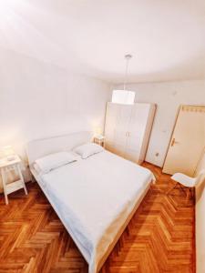Ένα ή περισσότερα κρεβάτια σε δωμάτιο στο Apartment Filip&Matej - near old town