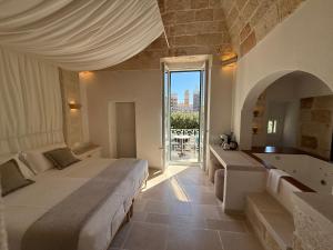 Postel nebo postele na pokoji v ubytování Vittorio Emanuele Charming Suites