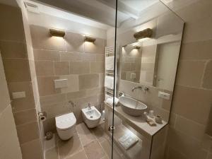 Koupelna v ubytování Vittorio Emanuele Charming Suites