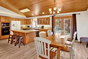 Kuchyň nebo kuchyňský kout v ubytování Oriole House #2518