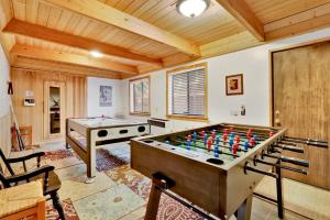 Bàn bi-da tại All season alpine retreat #1184