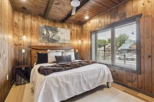 Voodi või voodid majutusasutuse Gorgeous Brand-new Home Wpool, Game Room, Hot Tub toas +59 fotot