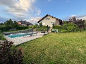 a house with a swimming pool in a yard at U Králíčků in Vlcice