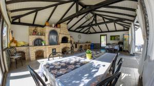 a dining room with a table and a kitchen at Bucovina Inn in Voronet