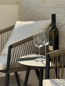 Nápoje v ubytování Caesar Premier Eilat Hotel