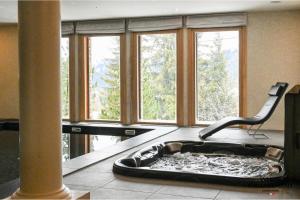 Фитнес-центр и/или тренажеры в Chalet Licorne Des Neiges - Somptueux chalet sur les hauteurs du Belvédère MAE-3934