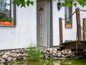 Aed väljaspool majutusasutust Welcoming Apartment in Meisdorf near nightlife