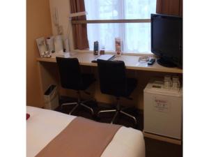 a room with a desk with two chairs and a computer at Quad Inn Yokote - Vacation STAY 57392v in Yokote