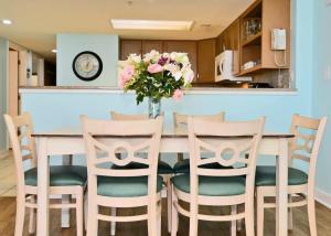 A cozinha ou kitchenette de Paradise Ocean View at Top Resort w Lazy River