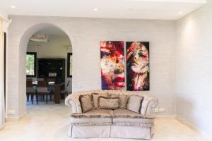 A seating area at MARASSI VERONA VILLA by ELEGANT Hospitality