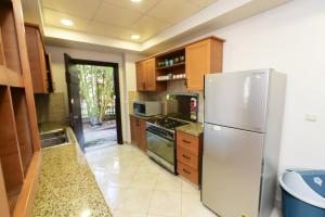 A kitchen or kitchenette at MARASSI VERONA VILLA by ELEGANT Hospitality