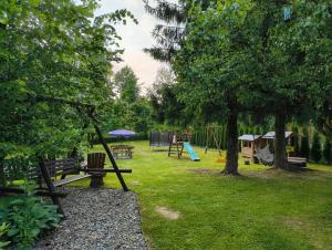 Vonkajšia záhrada v ubytovaní Domek całoroczny Pod Bieszczadzkim Aniołem