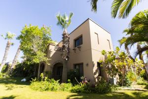 A garden outside MARASSI VERONA VILLA by ELEGANT Hospitality