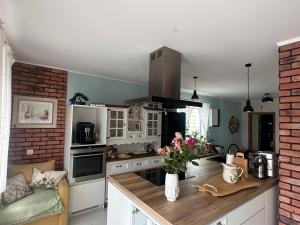 a kitchen with a counter with flowers on it at Ranczo u Piotra in Boruja