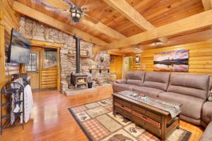 TV/trung tâm giải trí tại Polar plunge big bear #2031