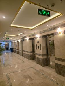 Fotografija v galeriji nastanitve فندق كنوز العنود مكة للغرف والشقق المفروشة توصيل مجاني للحرم - Knoz Al Anood Hotel Makkah For Furnished Rooms and Apartments Free Shuttle Service v Meki