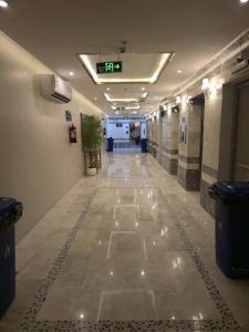 Preddverje oz. recepcija v nastanitvi فندق كنوز العنود مكة للغرف والشقق المفروشة توصيل مجاني للحرم - Knoz Al Anood Hotel Makkah For Furnished Rooms and Apartments Free Shuttle Service