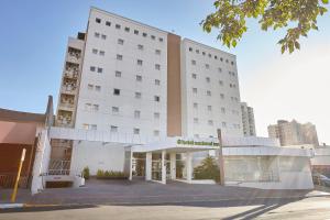a large white building with a sign on it at Hotel Nacional Inn Bauru in Bauru