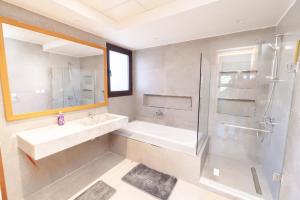 A bathroom at MARASSI VERONA VILLA by ELEGANT Hospitality