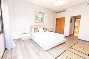 A bed or beds in a room at MARASSI VERONA VILLA by ELEGANT Hospitality