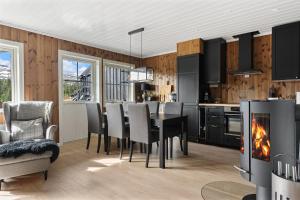 Kuchyň nebo kuchyňský kout v ubytování Trysilfjell 786 by Vacation Trysil