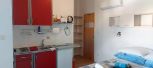 Kuchyňa alebo kuchynka v ubytovaní Charlie Apartments