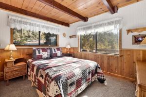 En eller flere senge i et værelse på Mountain Hideaway on Maryland #2494