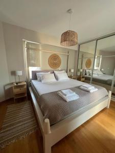 a bedroom with a large bed with a large mirror at Iloma Villa 6 km from Nafplio in Dhalamanára