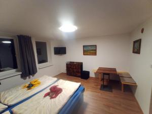 Letto o letti in una camera di Zimmerův Statek