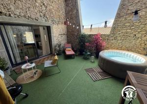 a room with a large bath tub in a yard at Villa Valent in Cazilhac