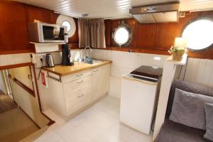 Kuchyň nebo kuchyňský kout v ubytování B&B Unitas Rotterdam