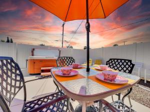 a table with chairs and an umbrella on a patio at Drew 251 Mesa in Mesa