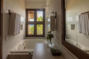 Bilik mandi di Hotel Maitei
