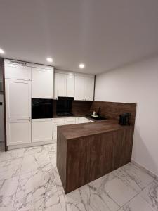 Η κουζίνα ή μικρή κουζίνα στο Luxury Apartman Anđela