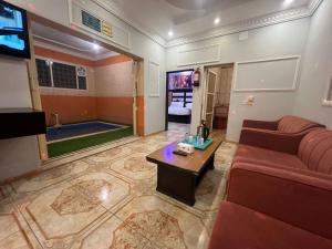 TV a/nebo společenská místnost v ubytování Al Majaridah Hotel