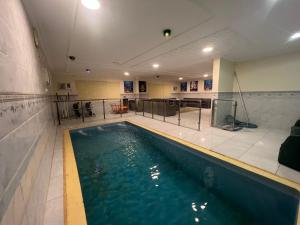 Bazén v ubytování Al Majaridah Hotel nebo v jeho okolí