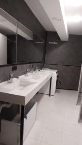 Koupelna v ubytování Private rooms Sololaki + 13 fotografií