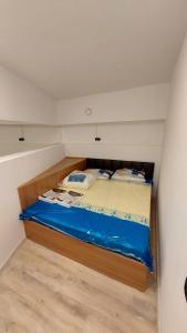 Postel nebo postele na pokoji v ubytování Private rooms Sololaki