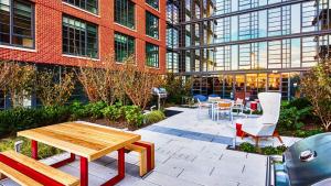 En have udenfor River View Suite - The Wharf DC by Monthier