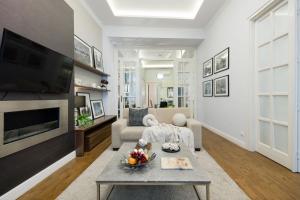 Imagen de la galería de Skyline Serenity Retreat - Regi Most Famous Street, en Budapest
